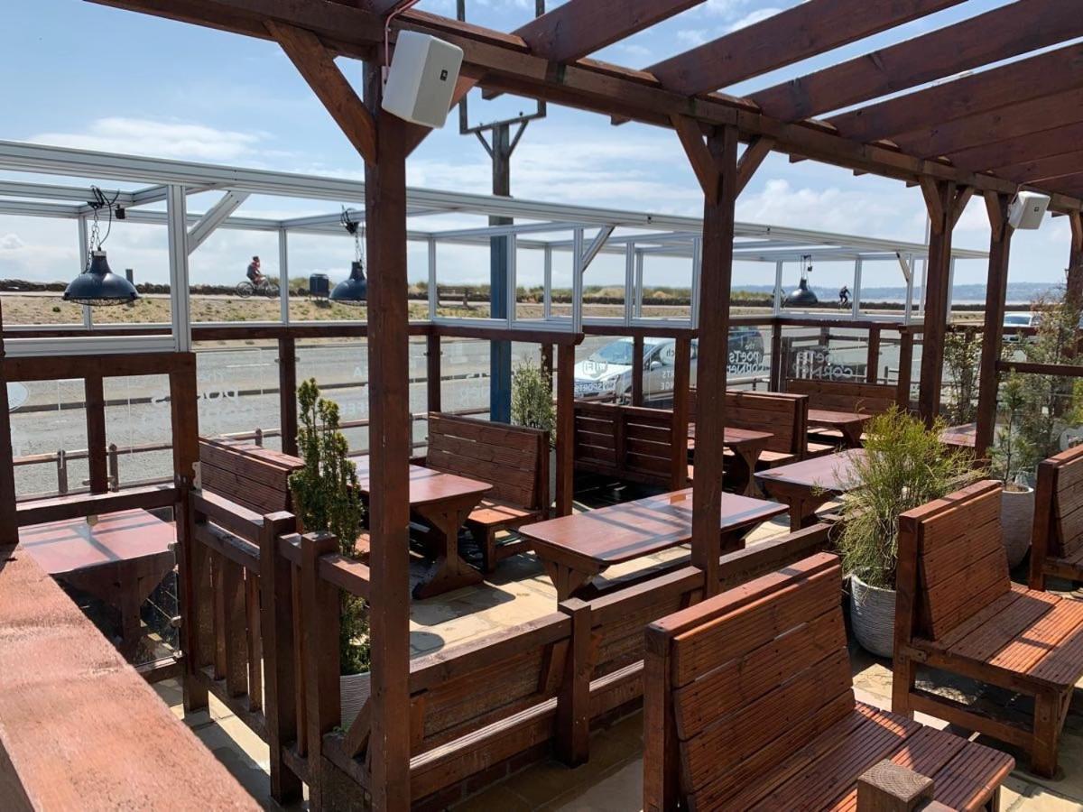 Hoopers Sandy Beach Guest Rooms 斯旺西 外观 照片